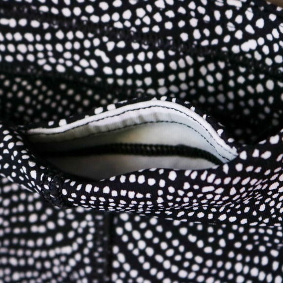 Lululemon Athletica High Waist 7/8 Leggings EUC Size 2 - Picture 4 of 6